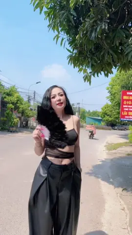 U60 tự tin mặc.sexy🤣