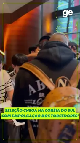 A seleção brasileira já está em Seul para o amistoso contra a Coréia do Sul nesta sexta-feira (10). Na chegada ao hotel, os jogadores foram recebidos por torcedores coreanos empolgados! #seleçãobrasileira #brasil #richarlison #futebol #ge