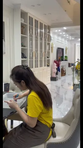 Cố gắng, nỗ lực mỗi ngày để mình là phiên bản tốt nhất của mình. Để cố gắng k làm gánh nặng của ai, cố gắng lo cho con thật tốt.. 💪. Đôi khi cô đơn cũng là 1 dạng hạnh phúc.#