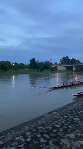 #เรือโลหะท้องถิ่น36ฝีพาย #สนามแข่งเรือสตึกบุรีรัมย์ #เรือศรีธนญชัยหนุ่มอาชีวะ😎