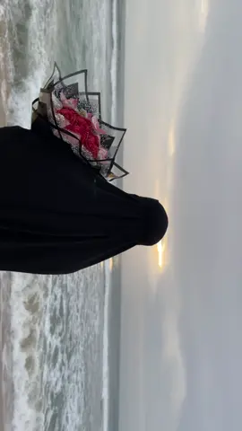 flowers and the sea are so romantic🪸🌿