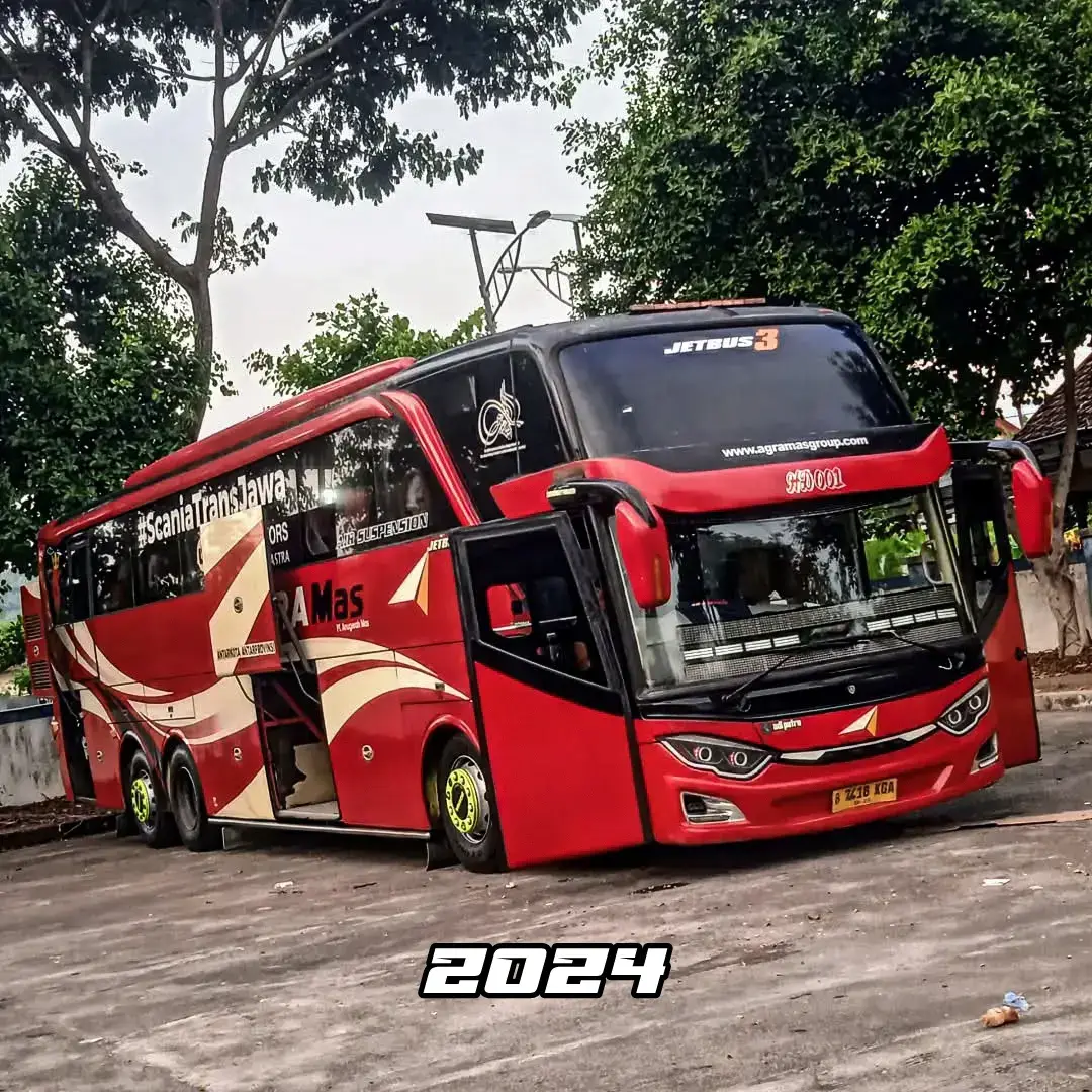 beda setahun udah ganti baju🔥 #agramas#busmaniacommunity #busindonesia#xbzcba#pacitan24jam  @agramasbusofficial 