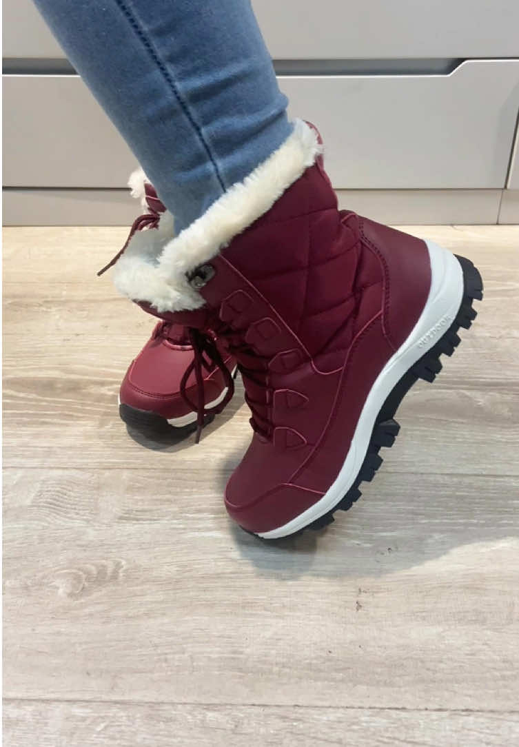 No son solo botas de nieve—son tus zapatos todo en uno para el invierno.#snowbootsforwomen#snowboots#hikingboots#winterboots#tiktokmademebuyit#OOTD