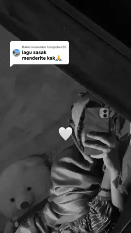Membalas @baiqadwa30 tabekkk kak sambil tg rebahan😭🙏🏻#lombokvirall🌴🌴 #f #VoiceEffects #coversasak #lagusasak 