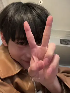 my pretty man 🤎🤏 #taehyung #foryou #foryou #unfrezzmyaccount #fyp 