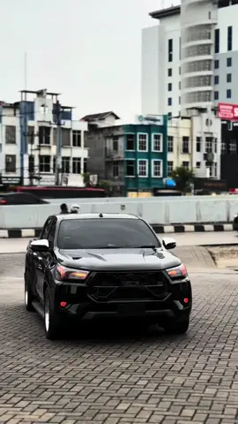 Forsale:  -kap mesin carbon mci hilux/vrz -ban accelera 651 255/50 r18 2bulan pakai -velg jf nero 18x9 et 0 polish  Lokasi bukittinggi  @Garasi DCA 