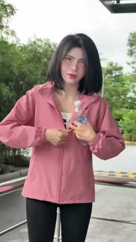 Em áo khoác gió 2 lớp xinh lắm ạ #thoitrangnu #quynhxinhne #aogiochongnuoc #aokhoacgio #aokhoac 