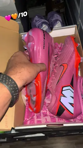 VAPOR 16 ELITE 🩷🧡⚡️#cornerfootballkorat #soccercleats ###tiktokviral #nikefootball 