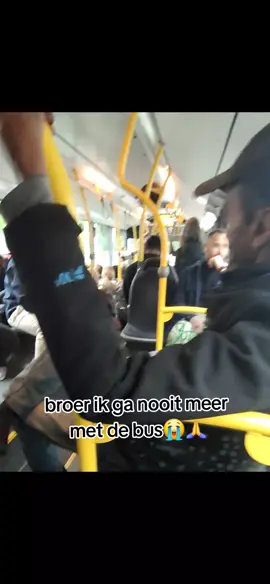 haha ik ga nooit meer met de bus #fyp #bus #ov #grappig 