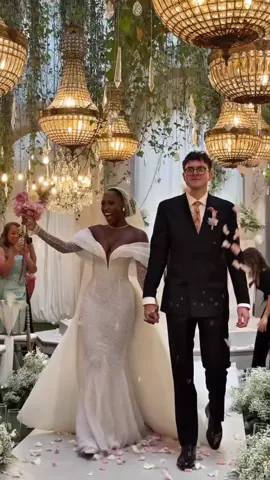 We stumbled across Bridget’s breathtaking Portugal wedding video, and to say we’re obsessed would be an understatement! 😍 Who doesn’t just love love? And when it’s captured so effortlessly and beautifully, it feels like stepping into a dream. There’s nothing we cherish more than seeing our brides on their wedding day. After all the meticulous planning, watching those dreams come to life so seamlessly is truly magical. And the part we adore most? You chose to make it all happen in Alonuko.
