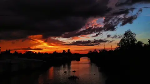 Đối với tôi, cô đơn là người bạn đồng hành hàng đêm