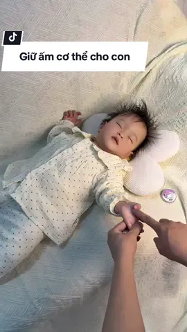 Trả lời @Ngọc Trang Ba Con trời lạnh thì trong nhà lúc nào cũng nên có lọ sáp giữ ấm cho con, để bôi hàng ngày cho con giúp cơ thể con ấm áp hạn chế sụt xịt #mekembong #sapgiuam #sapgiuamchobe #sapgiuampozo #pozokids 