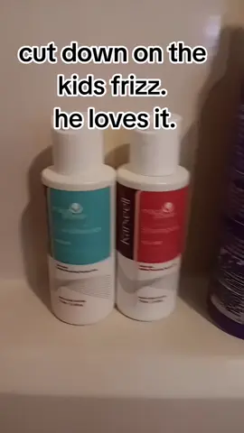he has natural curls and hats them. this helped cut out the frizz #hair #hairtok 