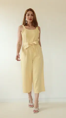 Macacão alfaiataria com caimento perfeito — conforto e elegância em uma só peça! Disponível na Lisa Ji Modas 💛 Gostou? Comente “EU QUERO”! #macacãofeminino #alfaiataria #lookdo dia #modafeminina #elegância 