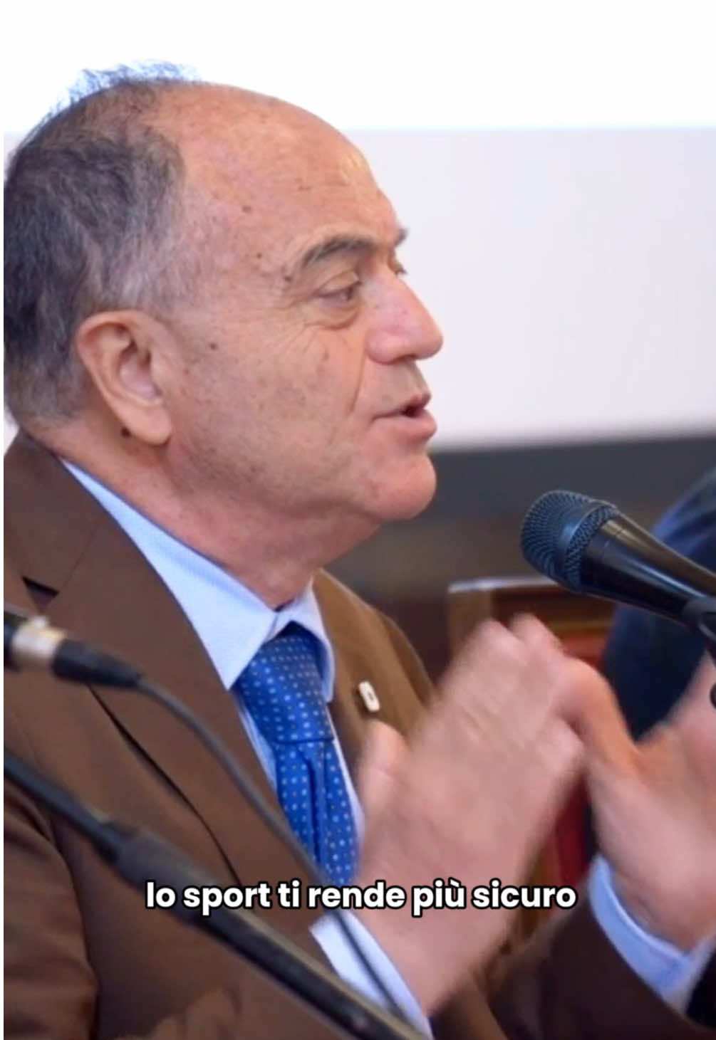 Il Procuratore Nicola Gratteri ci ricorda quanto lo sport possa essere un’arma potente contro la criminalità. Un messaggio che condividiamo con il progetto #SportNeverStop, in collaborazione con Fondazione Conad ETS #NicolaGratteri #SportNeverStop #FondazioneLAlberoDellaVita #Legalità    