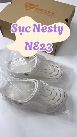 Sục nesty Ne23 mẫu mới , thiết kế lỗ thông thoáng mới mang nhẹ chân , đế bám ạ . hàbg em luôn sẵn 4 màu mời khách ghé thử nha #shopdepducday #nesty #nestyvietnam #nestystore #ne23 