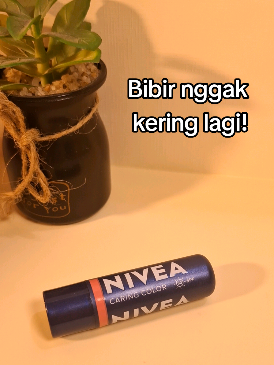 Kadang kalau lagi mager make up, suka main jalan aja tapi supaya bare face ga pucet pake lipbalm yang kece dari @nivea_id  #nivealipbalm #niveaindonesia #niveaklubindonesia #reviewnivea #racuntiktok 