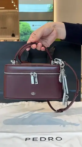 Tone đỏ rượu vang sang xịn mịn 🍷 Một chiếc cốp PEDRO vừa thanh lịch vừa nổi bật ✨ #Pedro #PedroBag #TuiPedro #MiniBag #BagLover      