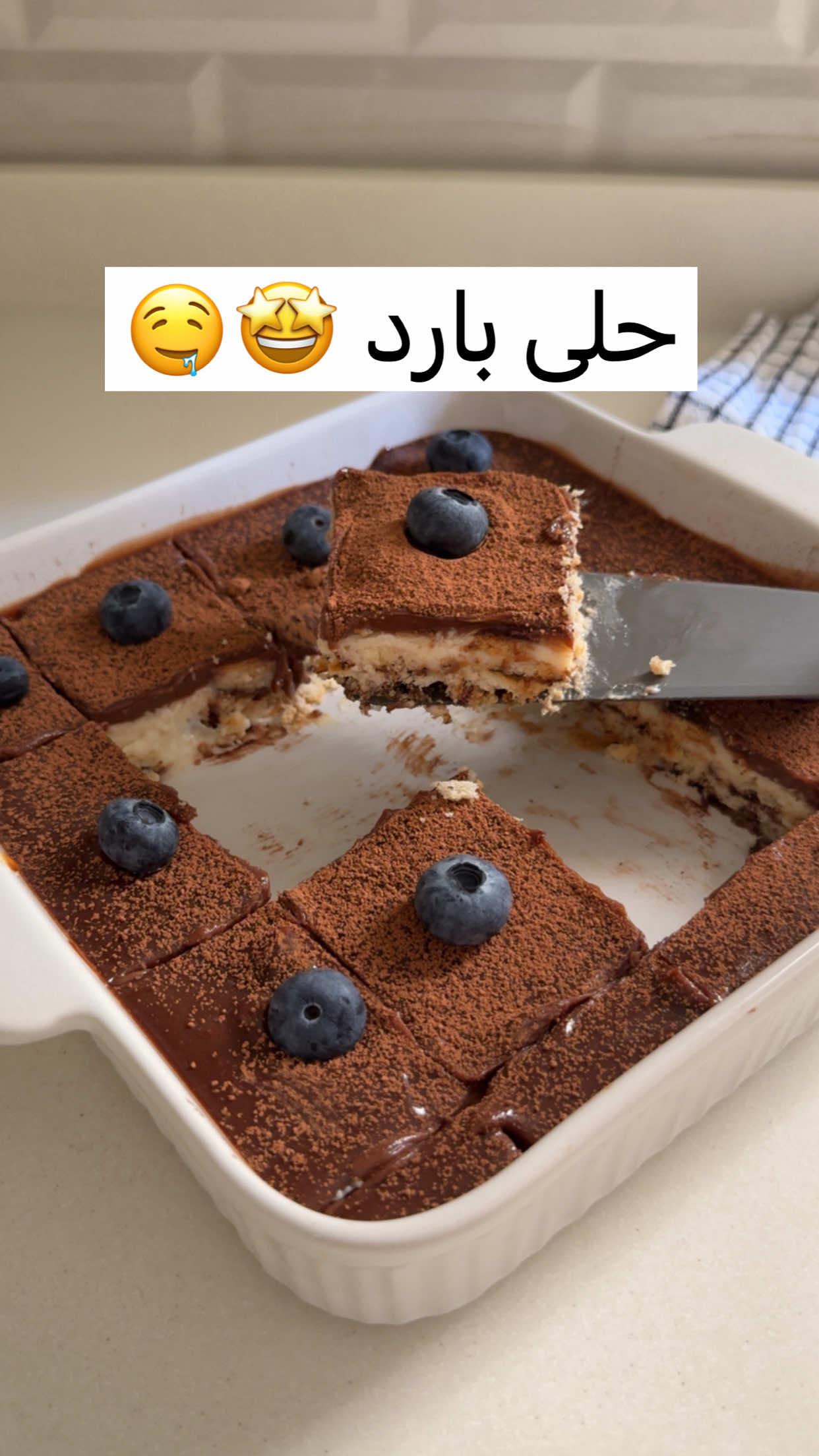 ⁨	⁨	⁨	حلى بارد  الطبقه الاولى  بسكويت. شكولاته ونكسره … الطبقة الثانية  نصف كوب حليب مكثف  ٤ حبات جبن كريمي  علبة قشطة ونخلطهم  وعلى الفرن من فوق تتماسك  ….. الطبقه الاخيره  قشطه + ٥ ملاعق نوتيلا  وفي الاخير نرش شكولاته بودره #reelsinstagram #اكسبلور #اكسبلور_explore #ريلز #حلى   ⁩⁩⁩