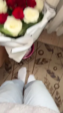 Roșu ca iubirea, alb ca sufletul — așa e povestea noastră. 🌹🤍#cristinadurnea592 #foryou #fouryoupage #fyp #for 