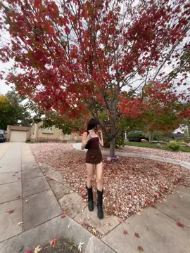 I guess I’ll just start posting my pics here since my Instagram followers get mad 😭 #fall #leaves #autumn #halloween #OOTD 