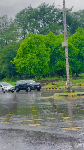 Beautiful rainy day off Islamabad🌧️#unfrezzmyaccount #fypシ゚viral🖤tiktok #faislmasjid_islamabad😍😍😎 #fyppppppppppppppppppppppp 