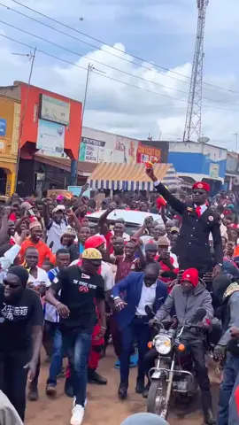 blessings follow you 🙏 #bobiwineuganda✊✊✊✊✊✊ #freesllpoliticalprisoners #ugandaisbleeding🇺🇬😭💔m7mustgo @Bobi Wine @omulungi wa mummy 