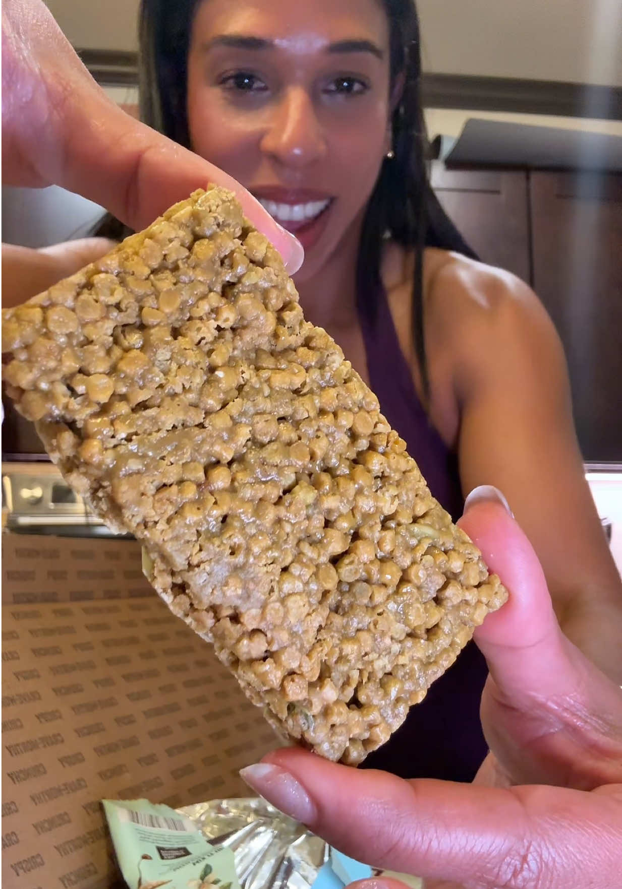 Divina ese crunchy fue lo mejor, voy a probar cada sabor con ustedes 🤍 cual probamos Next?  . . #matcha #proteinbars #plantbasedprotein #TikTokShopFallDealsForYou #TiktokShopCreatorPicks @Eat Mezcla 