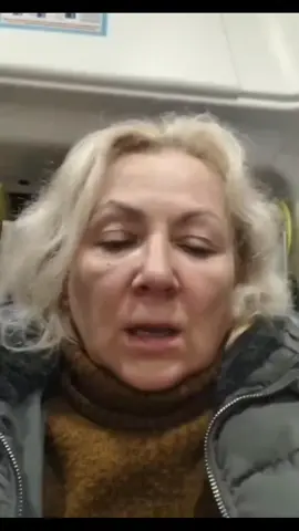 #Сотрудники ТЦК насильно отвезли в психиатрическую больницу актрису Елену Репину, чьего мужа забрали военкомы. В своем обращении Репина рассказала, что около десяти вооруженных сотрудников ТЦК усадили ее в карету скорой помощи и отвезли в психиатрическую больницу. По словам актрисы, поздно ночью ее просто выгнали на улицу из отделения — она до 5 утра сидела на лавочке, дожидаясь возможности вызвать такси домой. Репина утверждает, что в больнице над ней издевались и смеялись. Позже актриса сообщила, что в ситуацию вмешался телеведущий и адвокат Сергей Костыра, после чего ее мужа отпустили. В ТЦК и полиции по-прежнему не комментируют произошедшее.