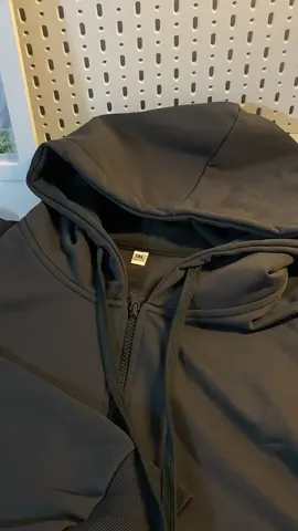 ในคลิปสีเทาเข้มน้าา 🖤🗯️ #เสื้อแขนยาว #เสื้อกันหนาว #OOTD #เสื้อกันหนาวมีฮู้ด 