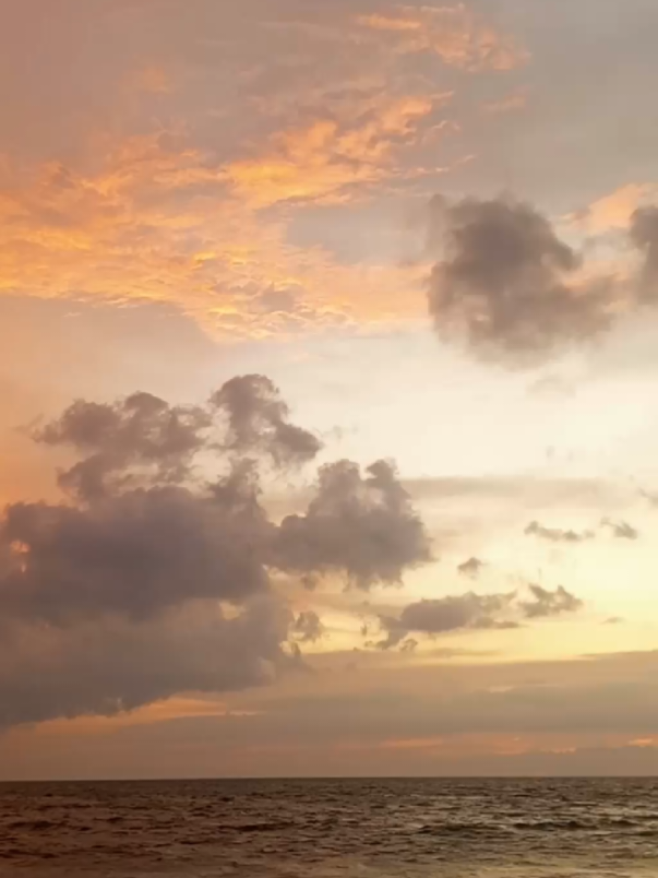 suasana pantai Anyer cottage beach resort #sunset #beach #pantai #creatorsearchinsights #sunsetpantaianyerbanten 