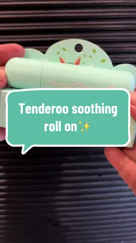 Tenderoo baby natural soothing roll on for insect bites and after shots. #tenderoonaturalsoothingrollon #aftershotssoothinggel #insectbitesremedy 