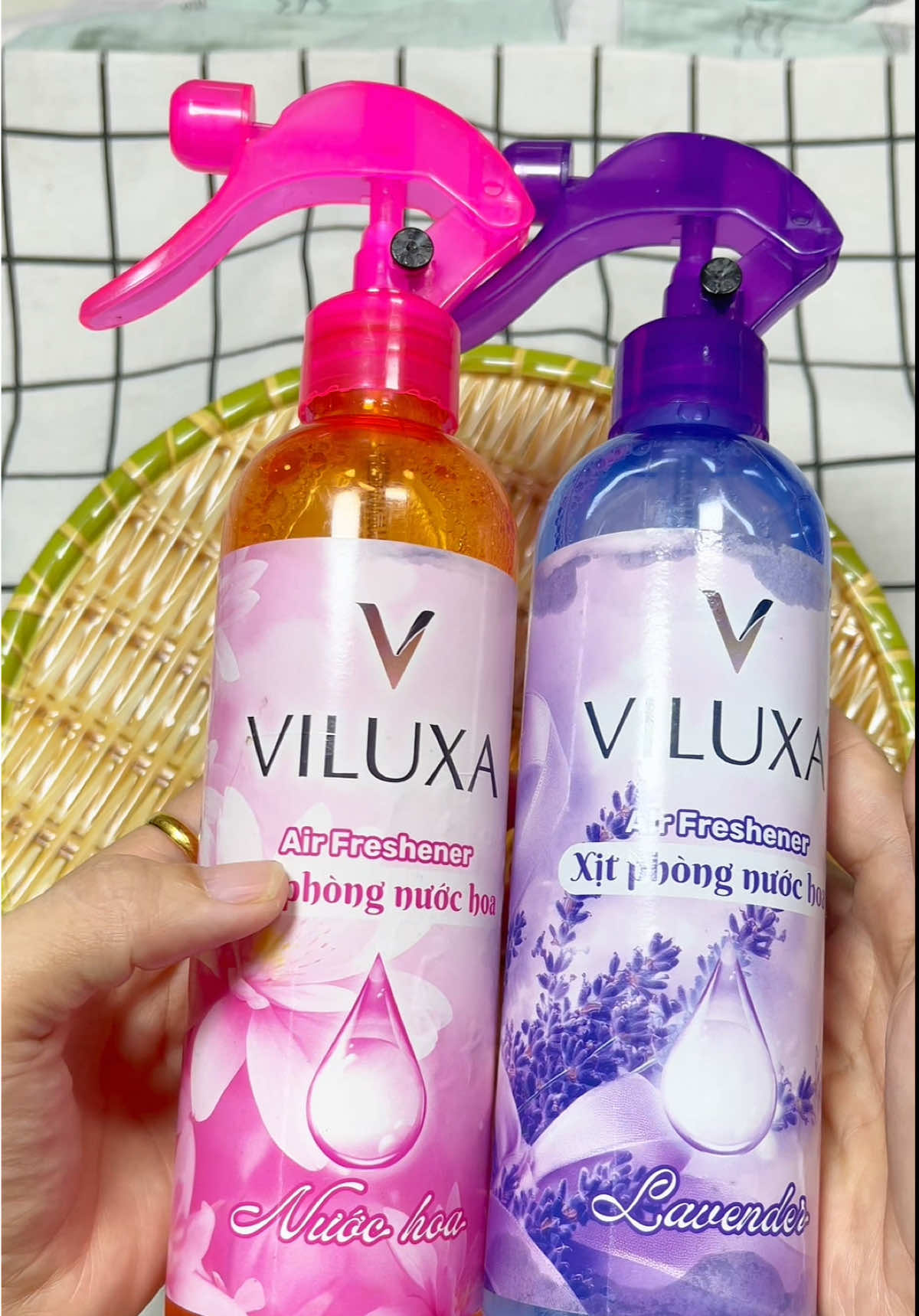 Trả lời @tạp hoá minh hằng Xịt thơm phòng ViLuxa  Vừa thơm lâu lại giúp xua đuổi muỗi .Miễn phí ship#viluxa #xitthom #xitthomphong #xitphongviluxa #giadungnhabap93 