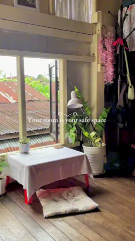 Quick Cozy attic room tour 🍃 How is the new setup😛 #room #atticroom #RoomTour #cozytiktok #miriaminhercozyera 