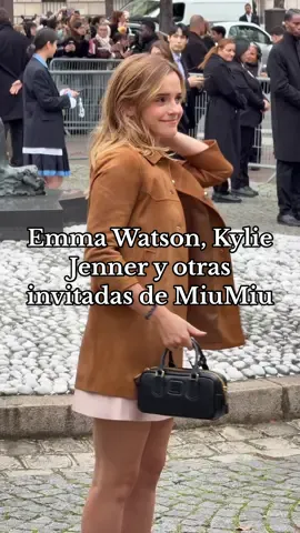 #EmmaWatson, @Kylie Jenner , @Joey King, Poppy Delevingne y Nina Dobrev han estado hoy en el desfile de @Miu Miu en #pfw ✨ ▪️Vídeos: @enzoply  #modaentiktok #kyliejenner #joeyking  