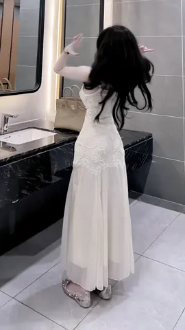 Đầm Dài Dự Tiệc 2 Dây Ren Nổi #damxinh #damdutiec #dam2day #thoitrangnu #xuhuong 