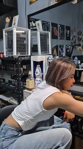 proses pergantian anting belly piercing #piercing @cece 