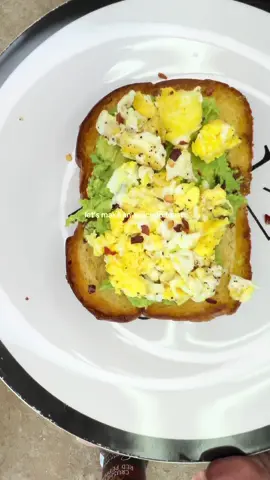 I love having #backyardchickens !! These eggs are delish! I felt like an avacado toast after leaving the gym. Soooo good! #avacadotoast #cookwithme #softlife 