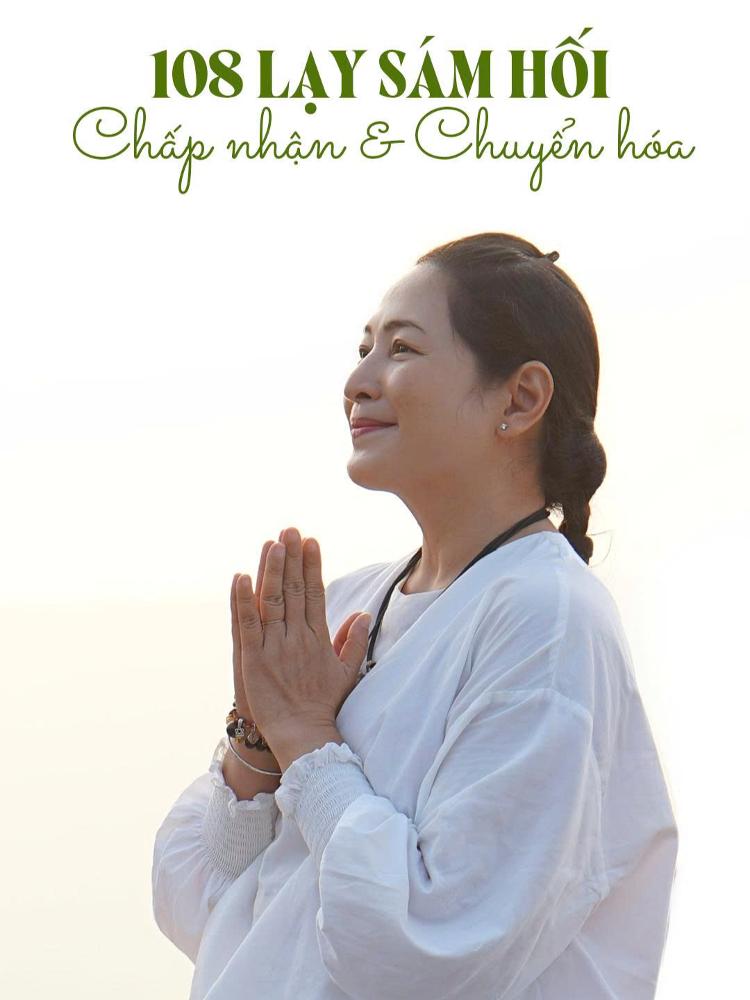 108 LẠY SÁM HỐI: CHẤP NHẬN & CHUYỂN HÓA 🪷 Cả nhà thân mến, Hôm nay, nhân ngày Rằm tháng Tám, tụi mình chia sẻ với cả nhà nội dung 108 lời lạy sám hối: Chấp nhận & Chuyển hóa, một hoạt động mà được rất nhiều thành viên trong các chuyến Đại cộng hưởng của nhà MayQ tụi mình rất yêu thích và 'chạm' sau mỗi lần lạy.  Giữa những bộn bề của cuộc sống, đôi khi ta quên mất rằng mình cũng cần được ôm ấp, được tha thứ, được bắt đầu lại. Bài thực hành 108 lạy sám hối này là một cách để ta trở về, để nhìn lại và lắng nghe chính mình. Từ đó, chấp nhận những điều chưa trọn vẹn, và để chuyển hóa bằng hiểu biết và thương yêu. Nguyện đem những lợi lạc từ thời lạy quán chiếu này hướng về toàn bộ pháp giới chúng sanh, ai nấy đều khoẻ mạnh, an lạc và giải thoát.  