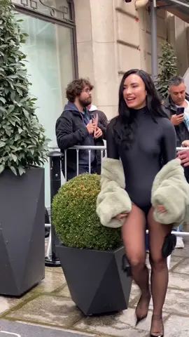 she is so pretty!!! can’t believe I was this close to her @Demi Lovato #paris #parisfashionweek #demilovato 