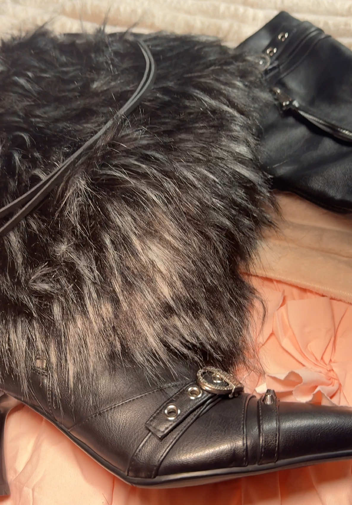 These are my faves so FAR!!!!! #furboots #pointedtoeboots #leatherboots #trendyboots #bootswiththefur 