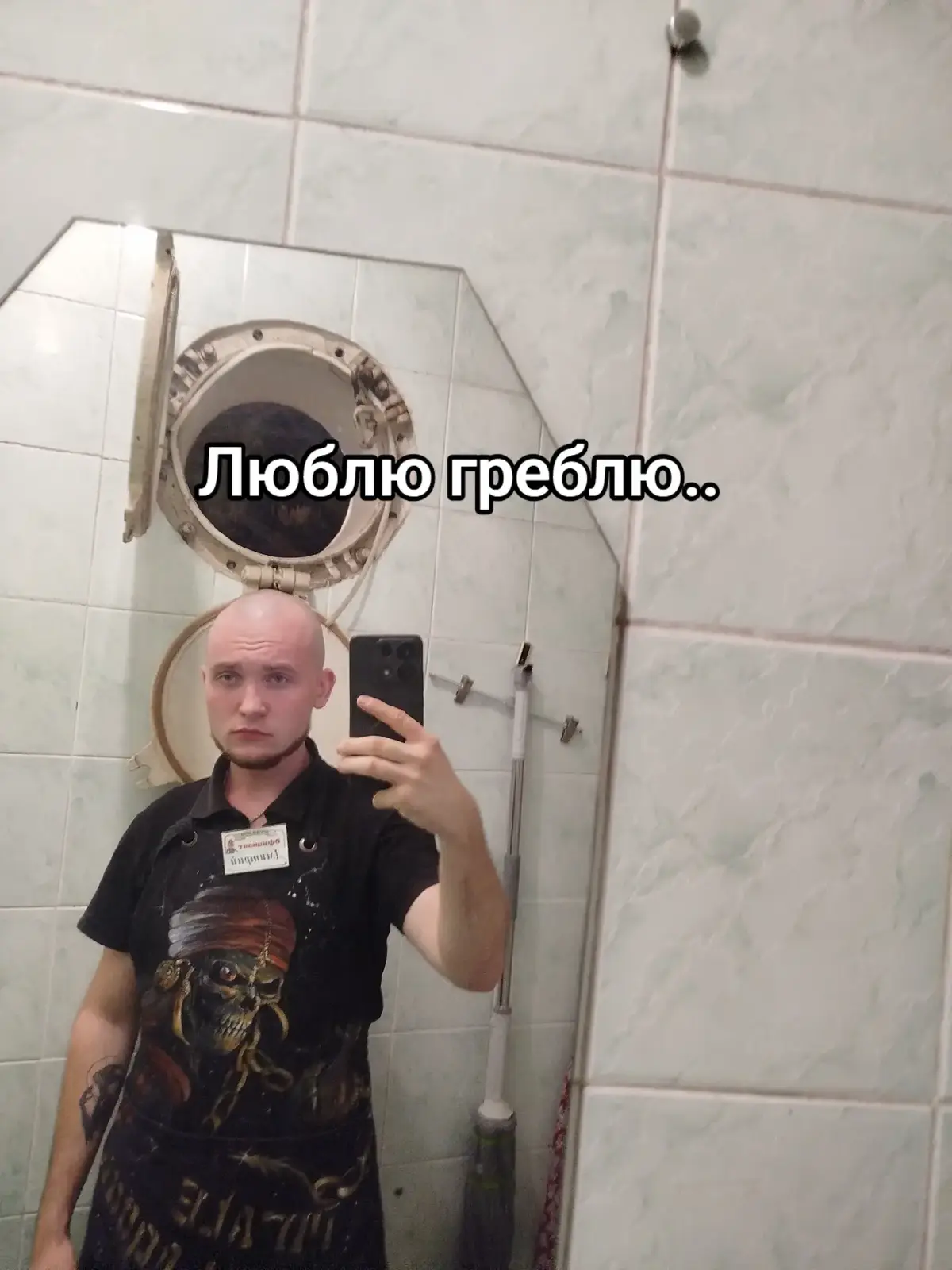 Академическая гребля — вид гребного спорта, гонки на академических лодках. Спортсмены сидят в лодках спиной к направлению движения и гребут вёслами.  Особенности: Длина дистанции варьируется от 500 метров до 160 километров, в зависимости от характера гонок. Коррекция движения лодки осуществляется по специальным дорожкам (буйкам). Скорость движения — до 20 км/ч (средне-ходовая для 8+) и до 30 км/ч (на «рывках» (старт/финиш)). #fyp #гребля #рекомендации