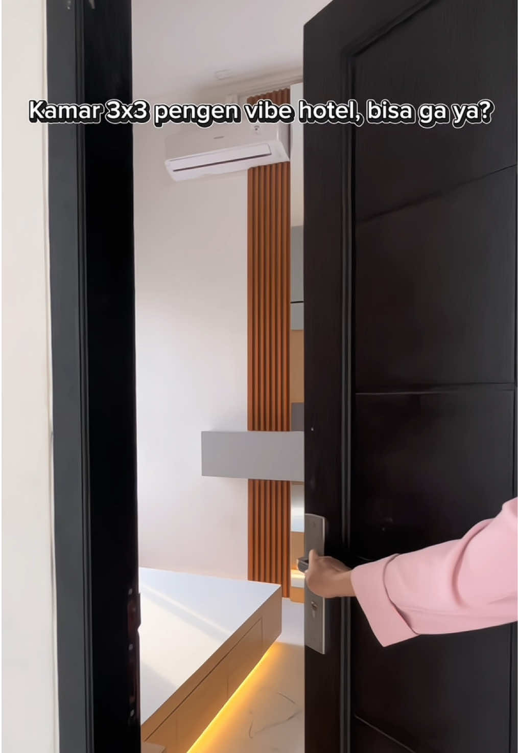 kamar 3x3 bakal keliatan luas kalau punya bedset kaya gini🤭😜 💌dm for more info! 🔗 ig : @rumahkayusamarinda #kamar #kamaraesthetic #rumahminimalis #bedset #samarinda 