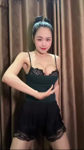 Lan trinh 1985👄: có ai thích xem em nhảy k? 😂 #fyp #dance #xuhuong 
