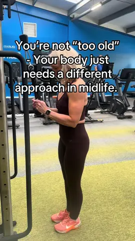 At 51, I’ve learned that strength training is the ultimate midlife reset. It’s not just about changing how you look — it’s about how you feel. More energy, better sleep, fewer symptoms, and a confidence that hits differently. Three sessions a week. That’s all it takes to start rebuilding muscle, boosting metabolism, and protecting your future health. Midlife isn’t a decline — it’s your rebuild phase. If you’re ready to feel strong again comment ‘READY’ 