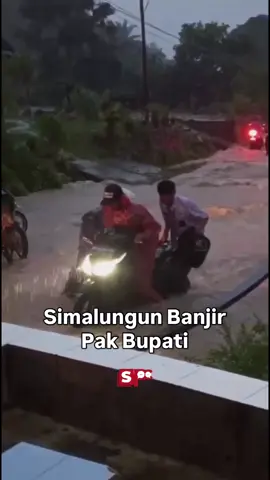 Simalungun Punya Cerita, 6 Oktober 2025 — Hujan deras yang mengguyur wilayah Nagori Kahean, Dolok Batu Naggar, Kabupaten Simalungun, sore ini menyebabkan banjir yang merendam sejumlah ruas jalan. Peristiwa ini menambah panjang daftar titik rawan banjir di Kabupaten Simalungun. 📸 @izbulwandana