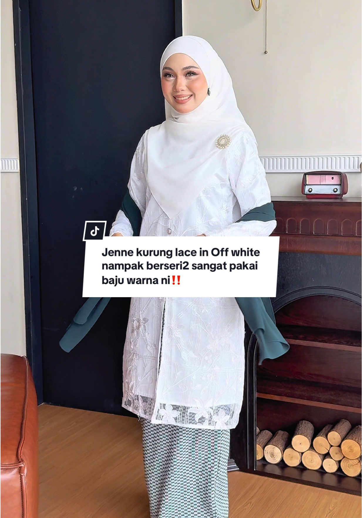 Jenne kurung lace in Off white nampak berseri2 sangat pakai baju warna ni, taknak ka look cantik macamni? 🙈✨ Jom masuk live launching Rabu jam 9pagi 📍 #nfhboutiquegallery #kurung #kurungcantik #kurungviral #bajuwanita 