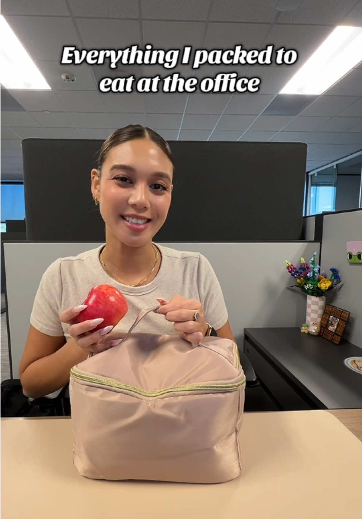 Packing lunch for the office should be a sport. How are you supposed to know what you want to eat all day first thing in the morning 🤣 @Packuum Modern Lunch Backpack #fyp #wieiad #lunchbox #realisticwhatieatinaday #executiveassistant 