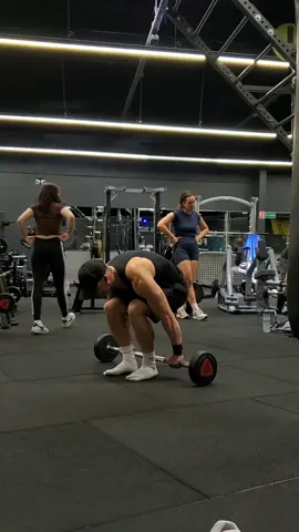 reaction people at gym to workout #workout #pourtoi #fyp #foryou #tiktok 