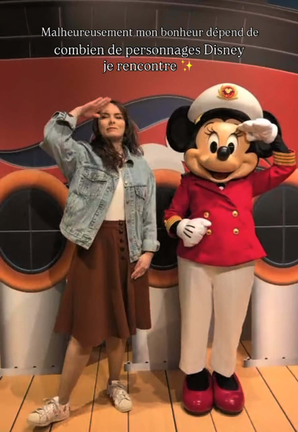 C’est pas ma faute, ça me rend heureuse 🥰 Qui est team rencontre personnages par ici ? Parfois à Disneyland Paris je prends pas toujours le temps vu qu’il y a du monde et que ça se renouvelle pas toujours, mais j’aime beaucoup les meets !  #disneyfan #disneylandparis #disneygram #personnagesdisney